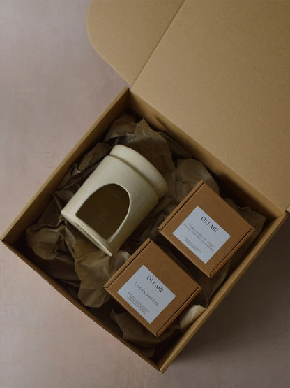 Geschenkset bestehend aus einer Duftlampe in weiss, 6 Teelichter inkl. einer Hülle und Duftwachs Ocean Breeze.