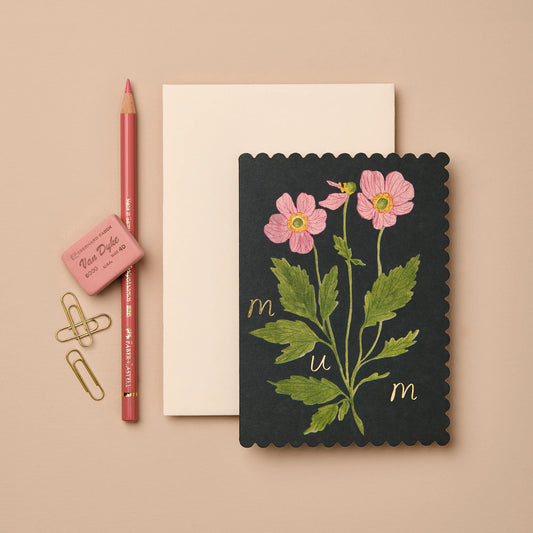 Muttertagskarte "Mum" mit einer Anemone Illustration auf einem hellen Hintergrund.