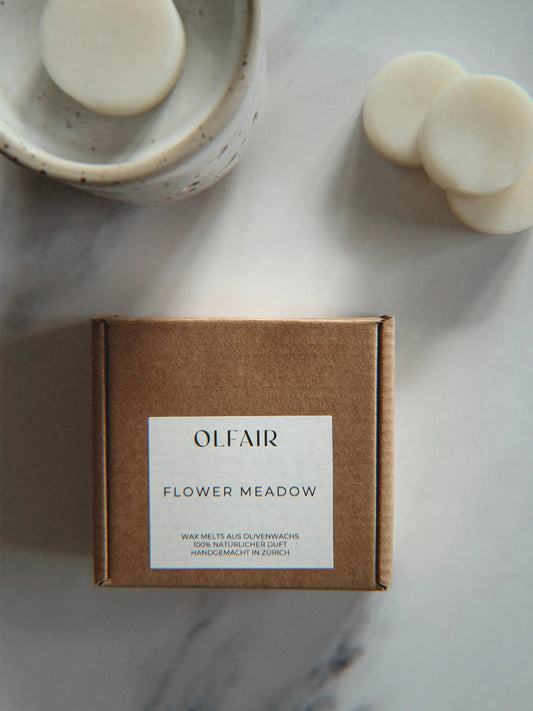 Lavender Field Duftwachs auf einem Marmor Hintergrund