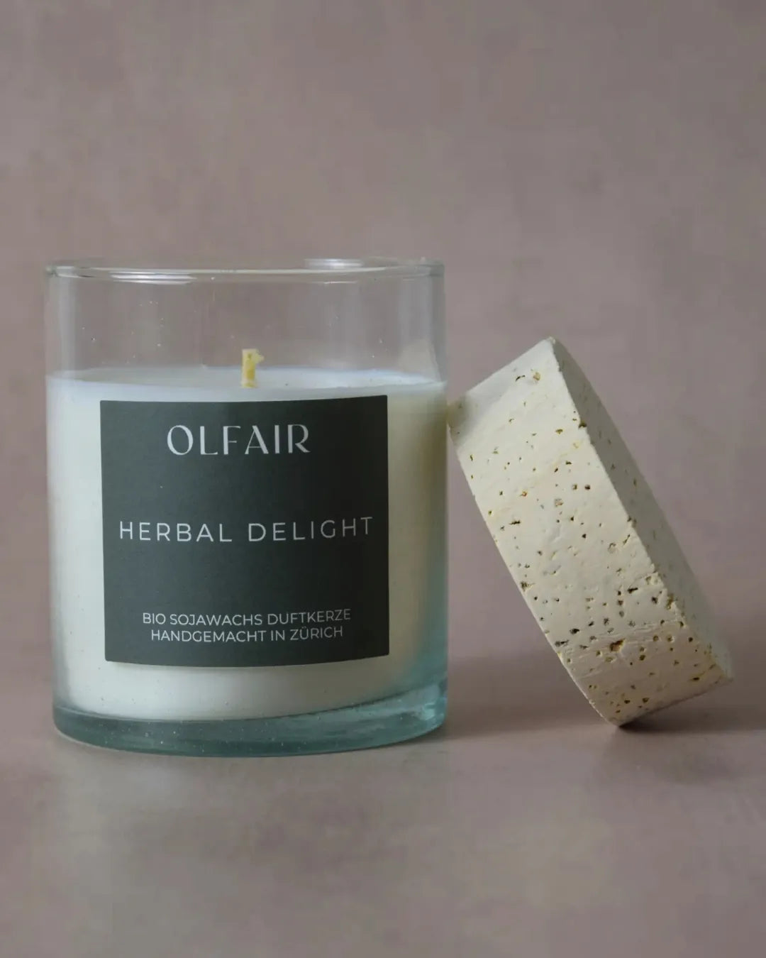 herbal delight Duftkerze mit Salbei und Bergamotte aus Olivenwachs kaufen – handgemachte Olfair Kerze für aromatische Wohnatmosphäre, entspannende Duftkerzen für Zuhause, Geschenkidee und natürliche Raumdüfte online bestellen